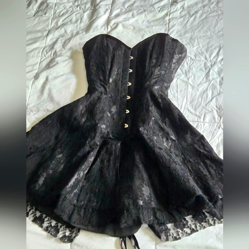 Alt Noir black lace overbust skirted corset size small